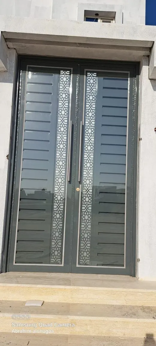 باب مدخل زجاجي مزدوج