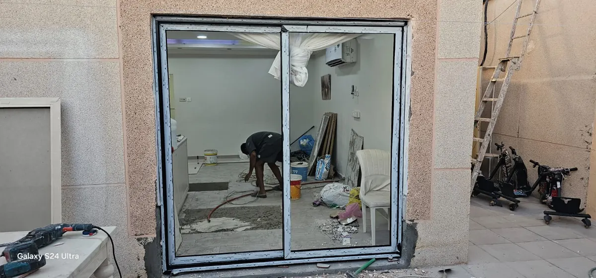 تركيب باب زجاجي انزلاقي بقطاع ألمنيوم