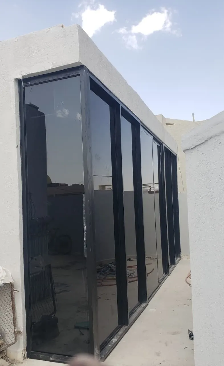 ملحق زجاجي خارجي بواجهة ألمنيوم